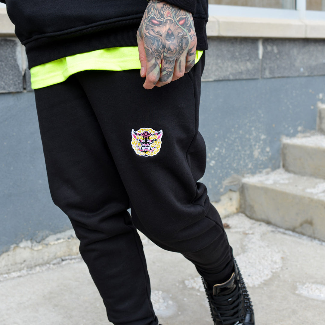 唐獅子 Shishi Essentail Embroidery Joggers